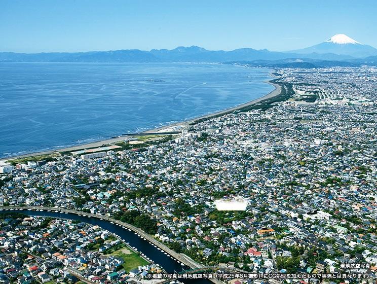 When passing a gentle landscape to increase draw the pine forests and hedgerows and the mansion, It spreads the sea of Kugenumakaigan in front of the eye. Rich life will start to every day feel the nature. ※ Aerial (May 2013 shooting). When passing a gentle landscape to increase draw the pine forests and hedgerows and the mansion, It spreads the sea of Kugenumakaigan in front of the eye. Rich life will start to every day feel the nature.