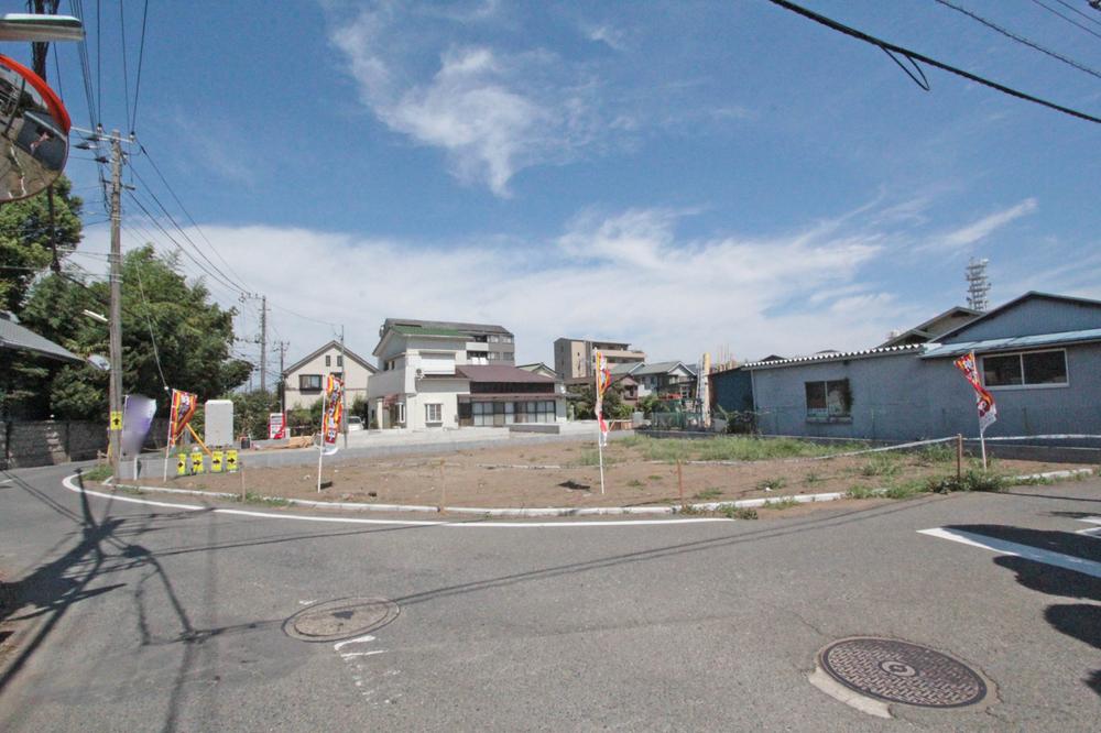 Local photos, including front road. Local (August 2013) Shooting