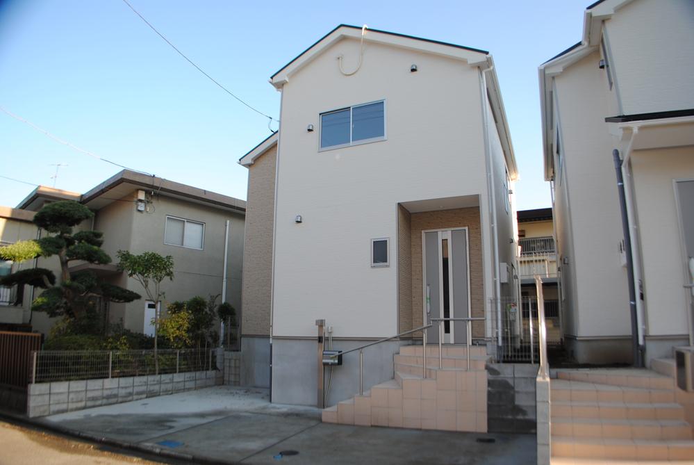 Local appearance photo. Local (11 May 2013) Shooting