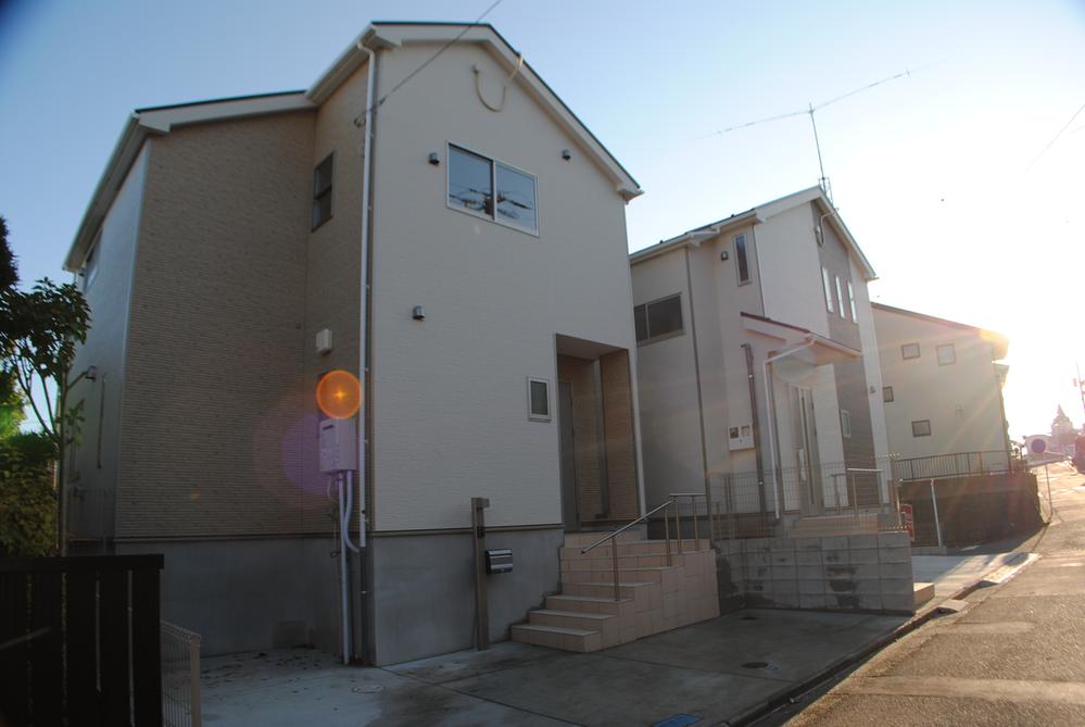 Local photos, including front road. Local (11 May 2013) Shooting