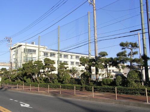 Primary school. Kuguiminami until elementary school 459m