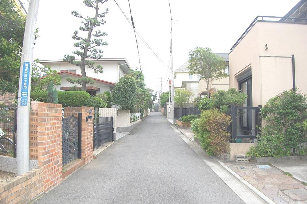 Local photos, including front road. Local (12 May 2013) Shooting