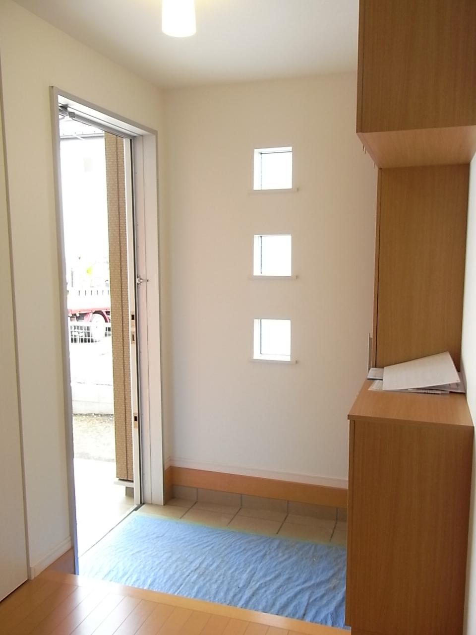 Other. Spacious with storage other than the shoes at the door