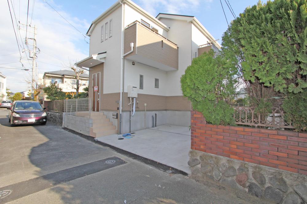 Local photos, including front road. 2013 December 23, shooting