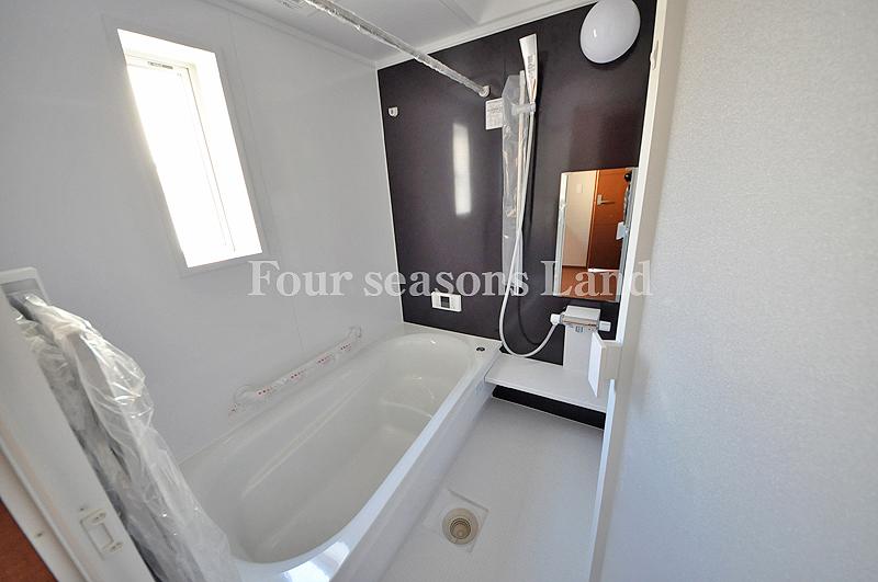 Bathroom. Indoor (12 May 2013) Shooting Building 2