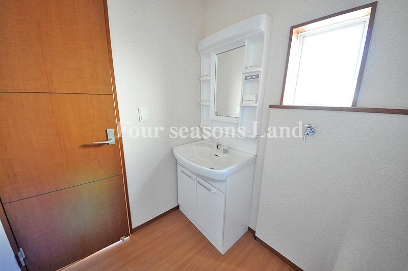 Wash basin, toilet. Indoor (12 May 2013) Shooting Building 2