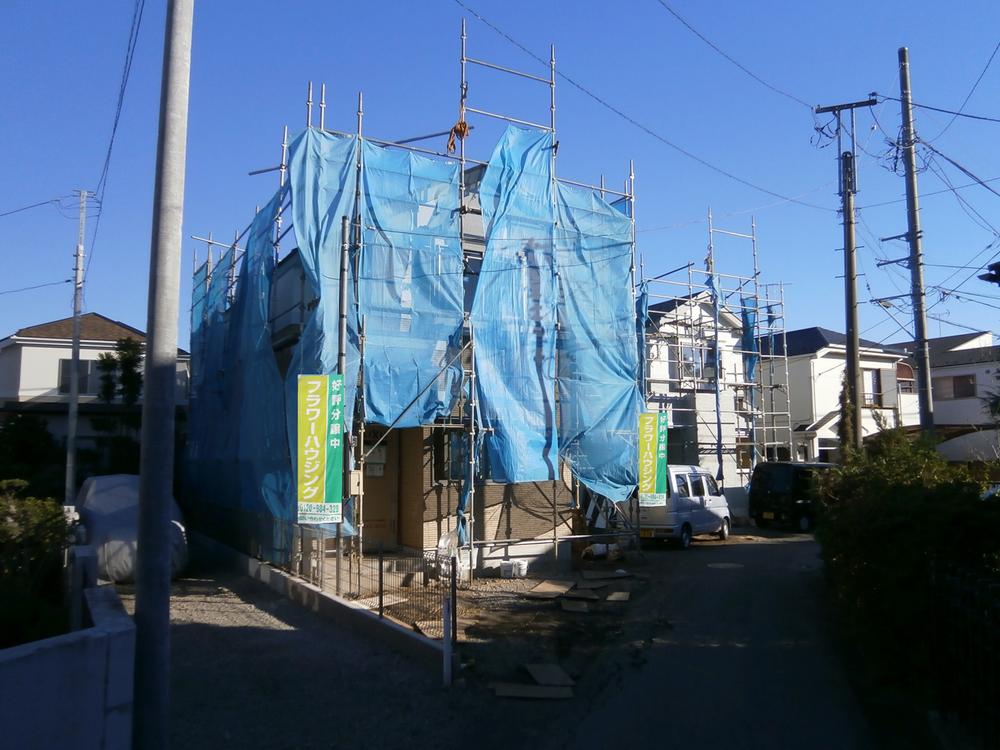 Local photos, including front road. Local (11 May 2013) Shooting