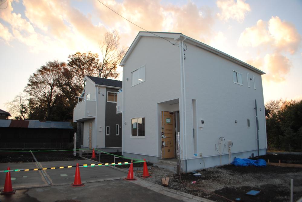 Local photos, including front road. Local (11 May 2013) Shooting