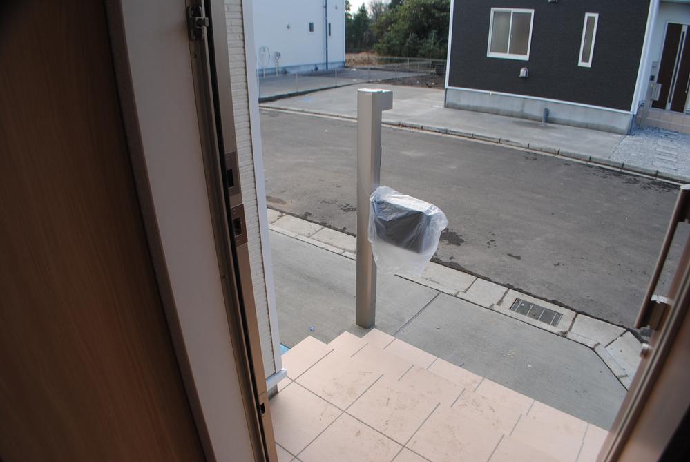 Entrance. Local (12 May 2013) Shooting