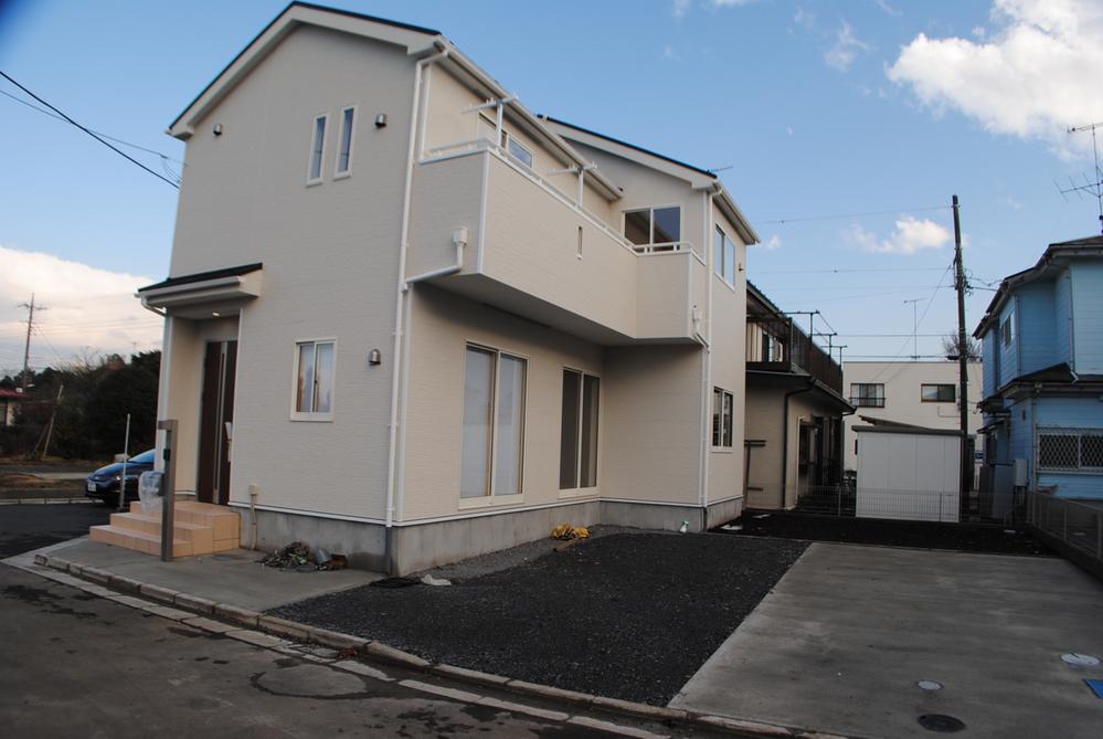 Local appearance photo. Local (12 May 2013) Shooting