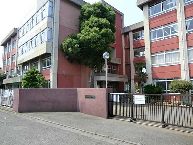 Junior high school. Takakura 940m until junior high school