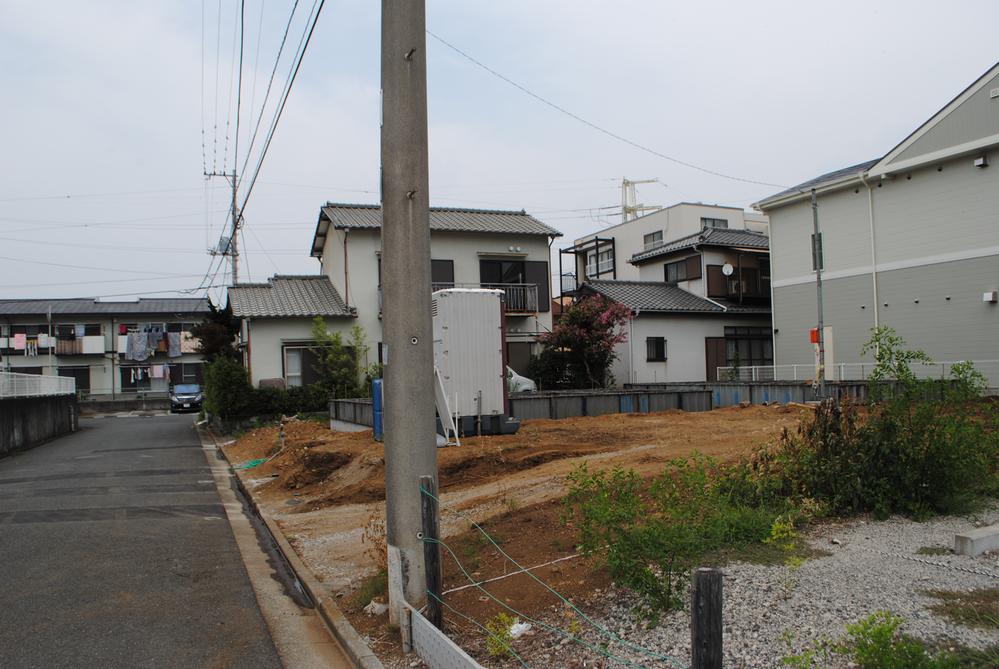 Local photos, including front road. Local (August 2013) Shooting