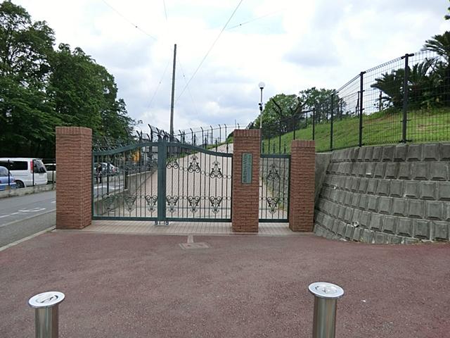 kindergarten ・ Nursery. Yamato Midorigaoka to kindergarten 363m