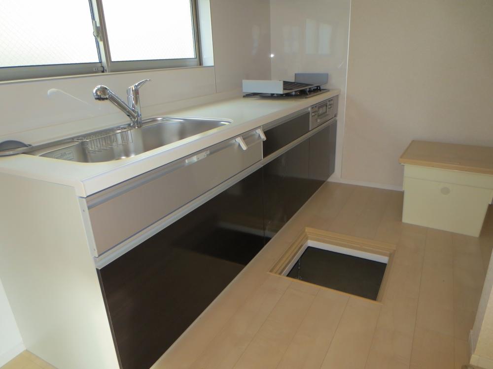 Kitchen. Local (12 May 2013) Shooting