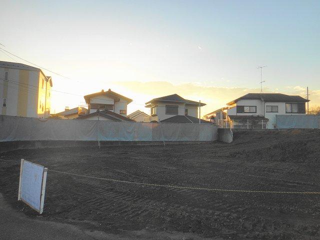 Local land photo. Route 1 because it is just around the corner, Access by car is also very convenient. Why do not you start a new life in Shonan.