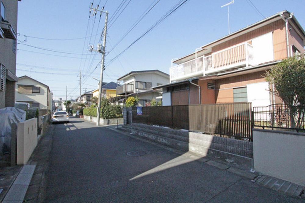 Local photos, including front road. Sunny !! per south road