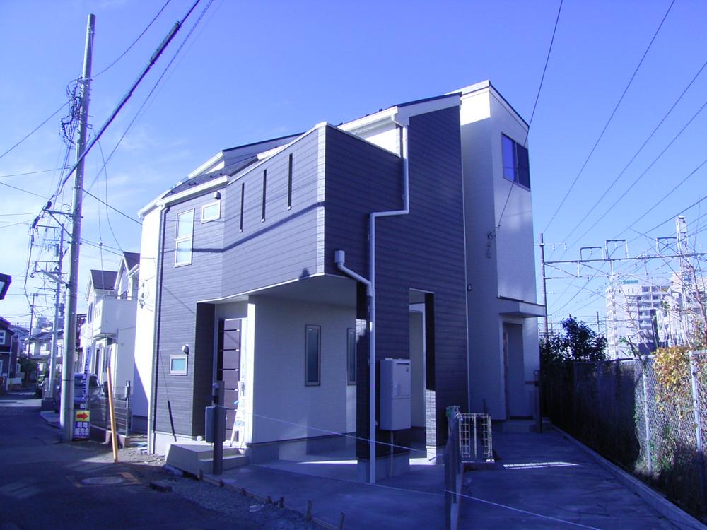 Local appearance photo. Local (11 May 2013) Shooting