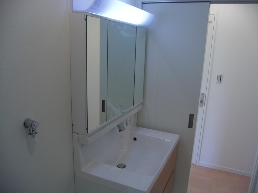 Wash basin, toilet. Local (11 May 2013) Shooting