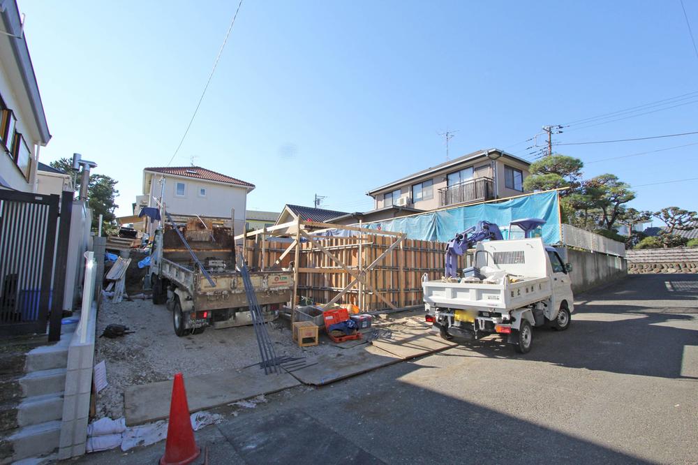 Local photos, including front road. Local (11 May 2013) Shooting