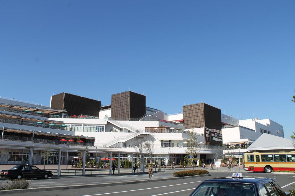 Shopping centre. 1825m until the Shonan Mall FILL