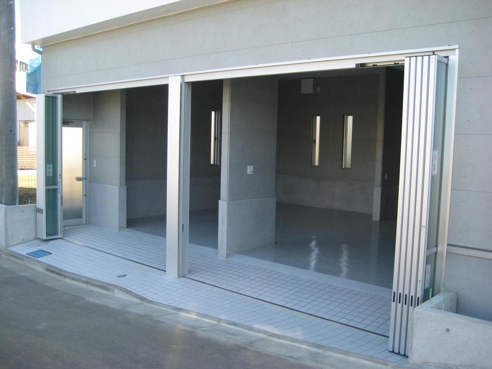 Building plan example (exterior photos). Parking two possible garage House