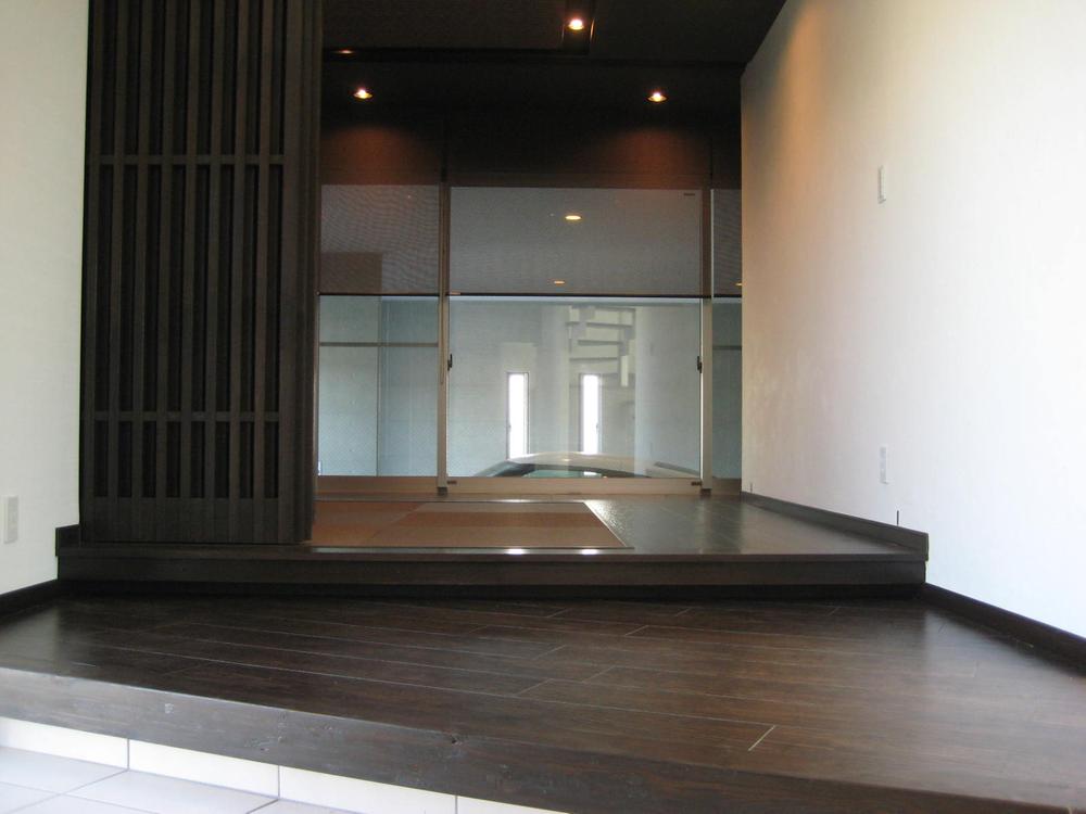 Building plan example (introspection photo). Overlooking the garage from the spacious entrance