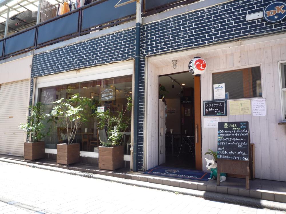 Streets around. Popular cafe in 1300m women guests and mom's to Days Kugenuma. Lunch menu also enhance!