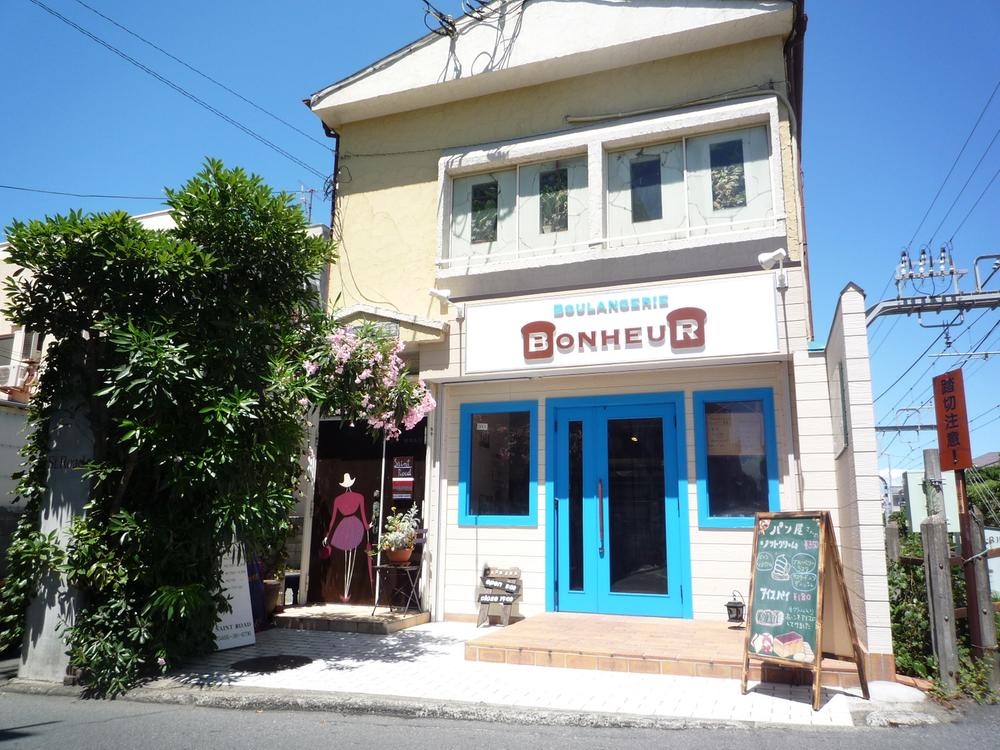 Streets around. Boo orchid Julie ・ Bakery bread of 1300m hard system to the Bonheur enhancement