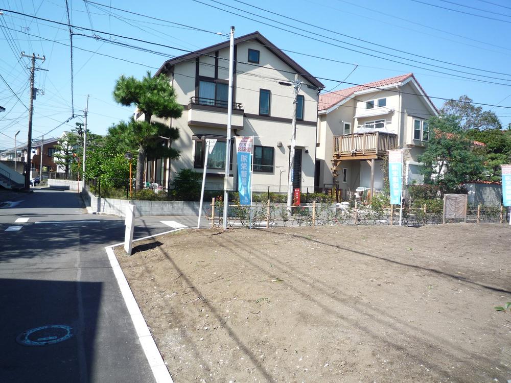 Local photos, including front road. Residential land development in consideration of the day