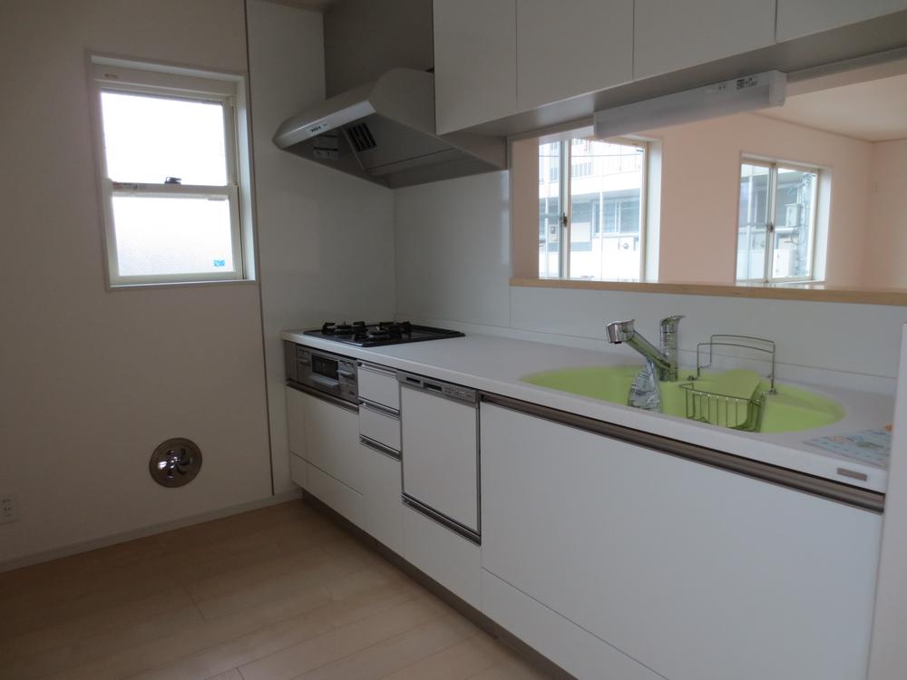 Kitchen. Indoor (10 May 2013) Shooting