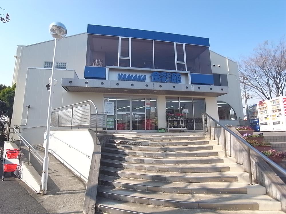 Supermarket. Yamaka Shokuirodori 674m to Museum