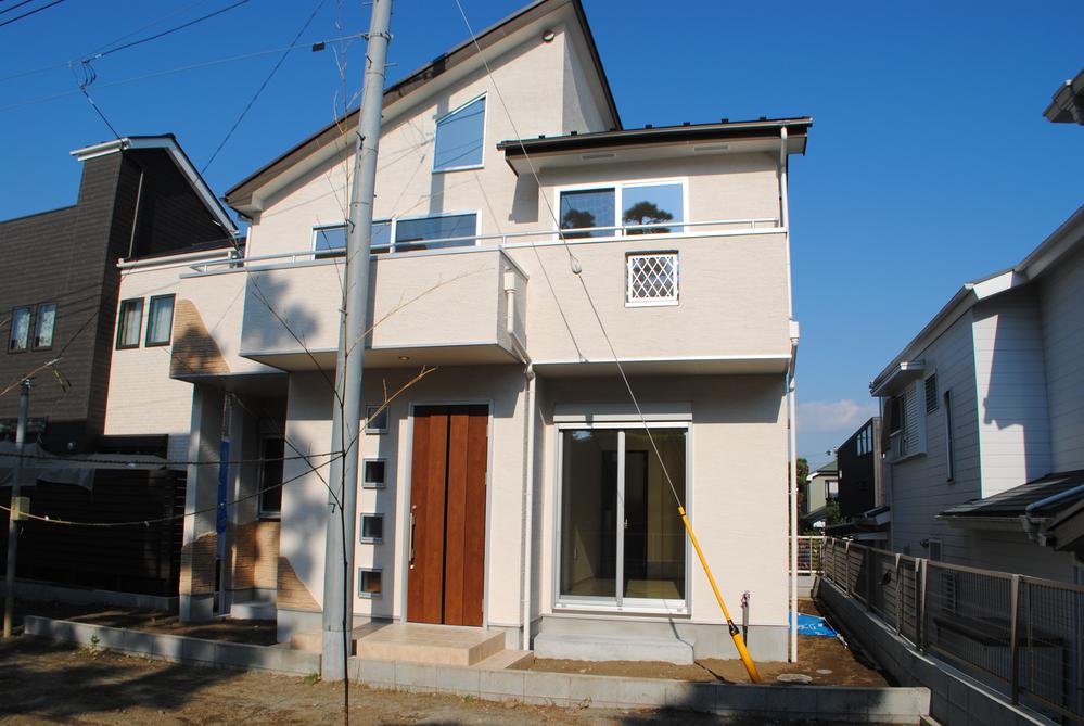 Local appearance photo. Local (11 May 2013) Shooting