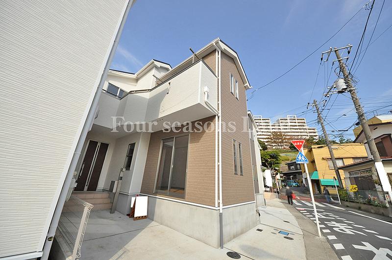 Local photos, including front road. Local (11 May 2013) Shooting Building 2