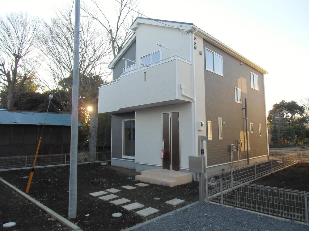 Local appearance photo. Four Building appearance