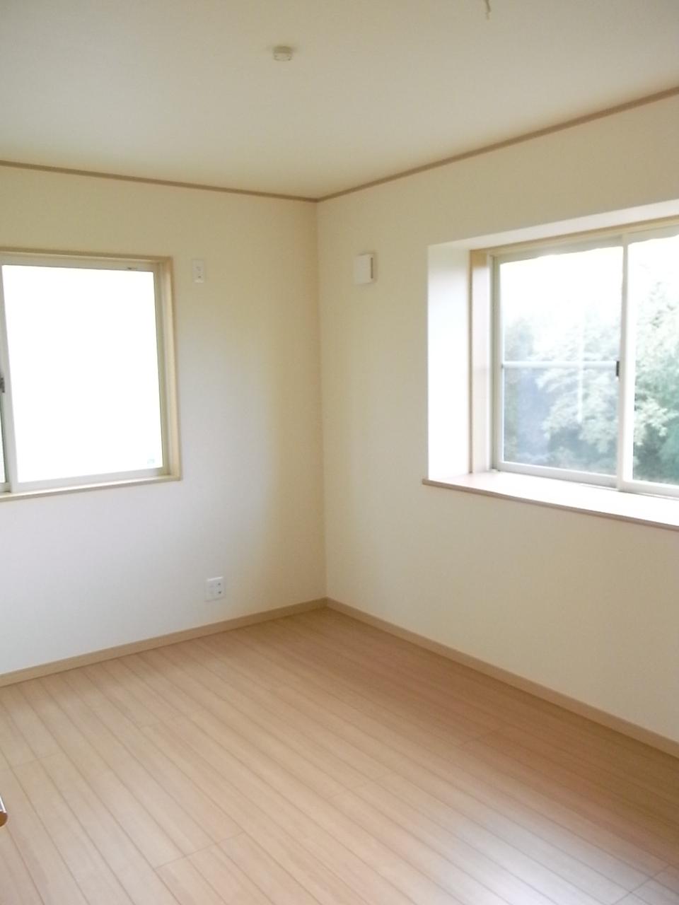 Same specifications photos (Other introspection). Same specification example