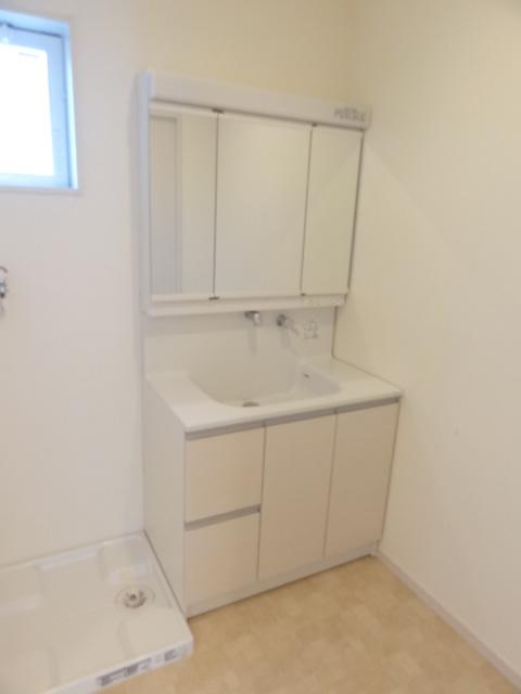 Wash basin, toilet. Indoor (09 May 2013) Shooting