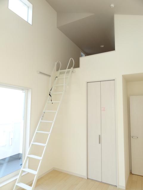 Non-living room. Indoor (09 May 2013) Shooting