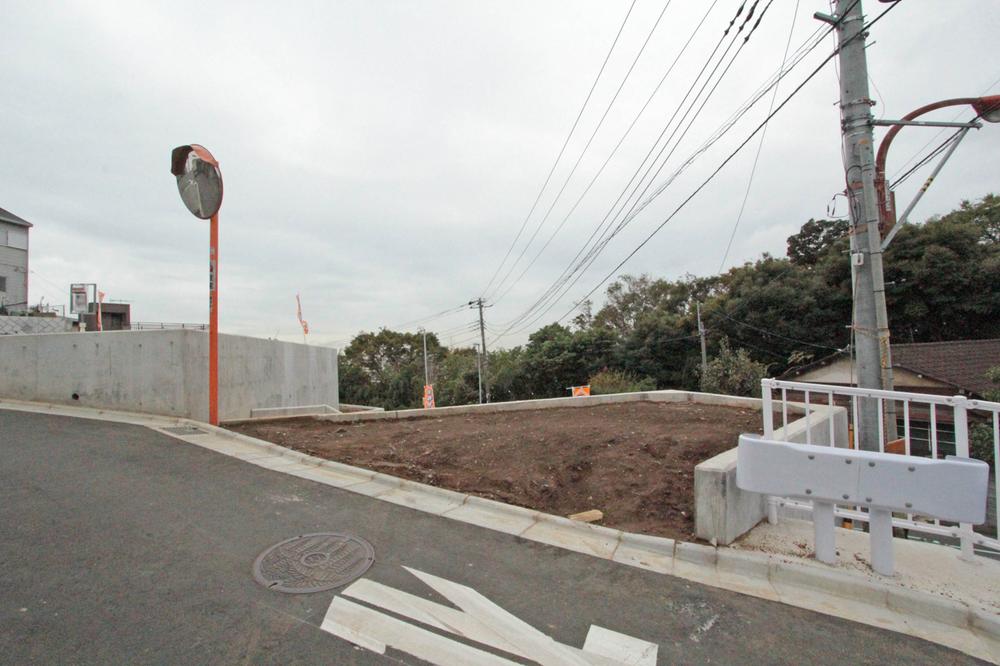 Parking lot. 1 Building Car space