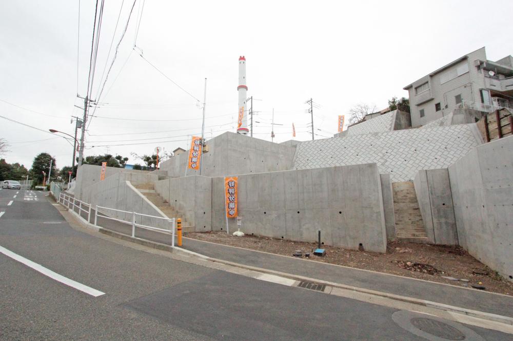 Local photos, including front road. Local (10 May 2013) Shooting