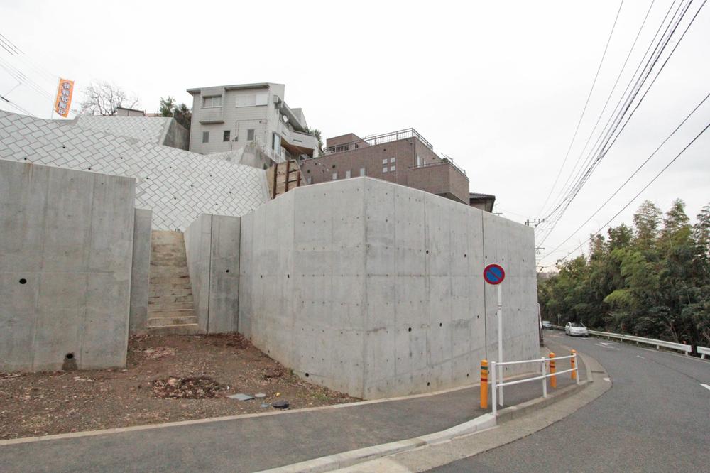 Local photos, including front road. Local (10 May 2013) Shooting