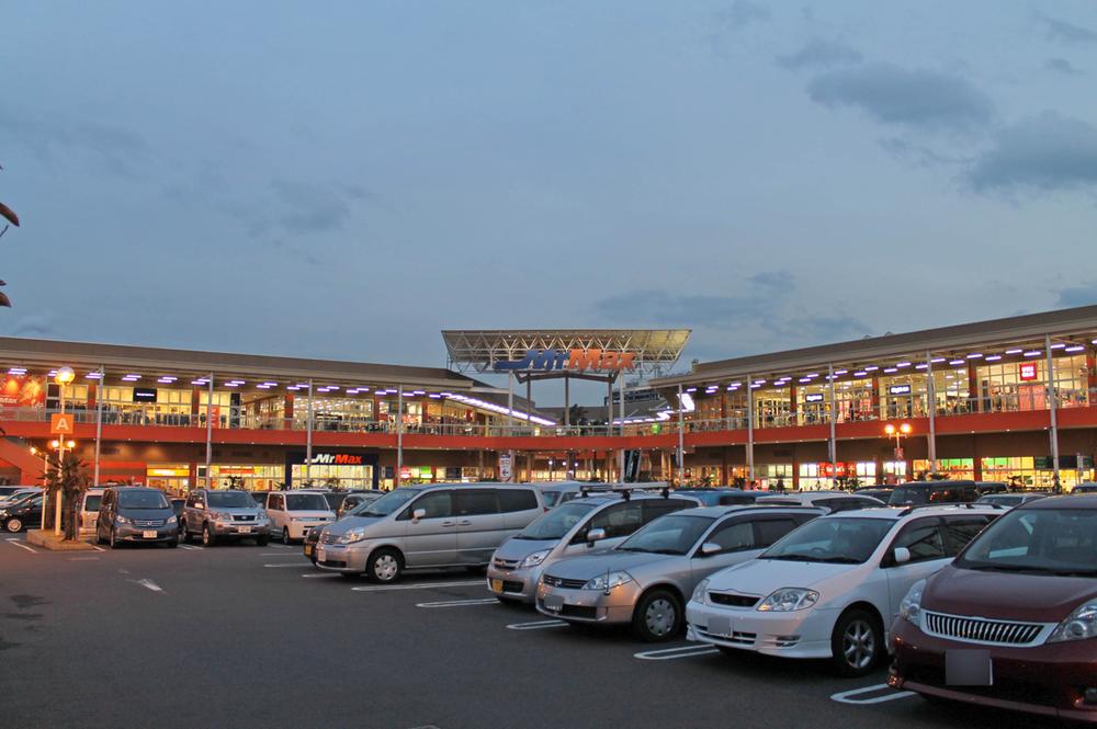 Shopping centre. MrMax 1590m until the Shonan Fujisawa Shopping Center