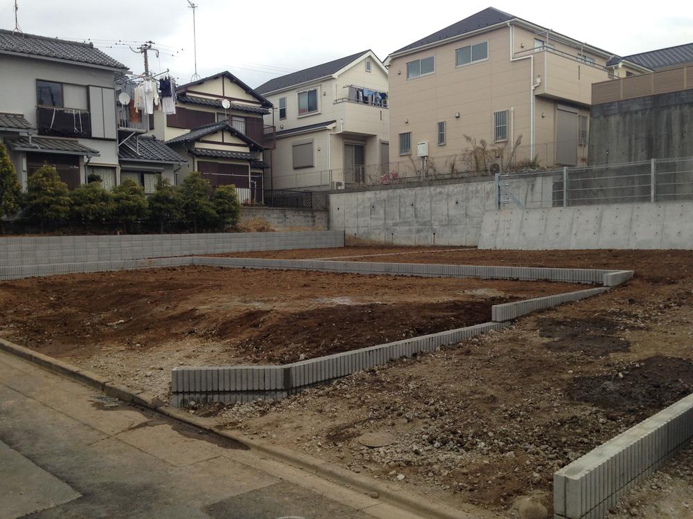 Local land photo. Local (12 May 2013) shooting around the many new geek, I often see the children playing carefree. Very homely location