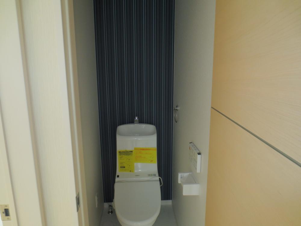 Toilet. Indoor (September 2013) Shooting