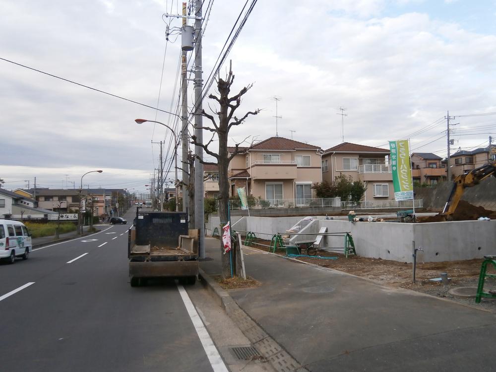 Local photos, including front road. Local (10 May 2013) Shooting There is also sidewalk, Traffic It is also peace of mind.