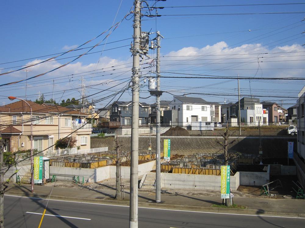 Local photos, including front road. Local (11 May 2013) was the end also shooting foundation work.