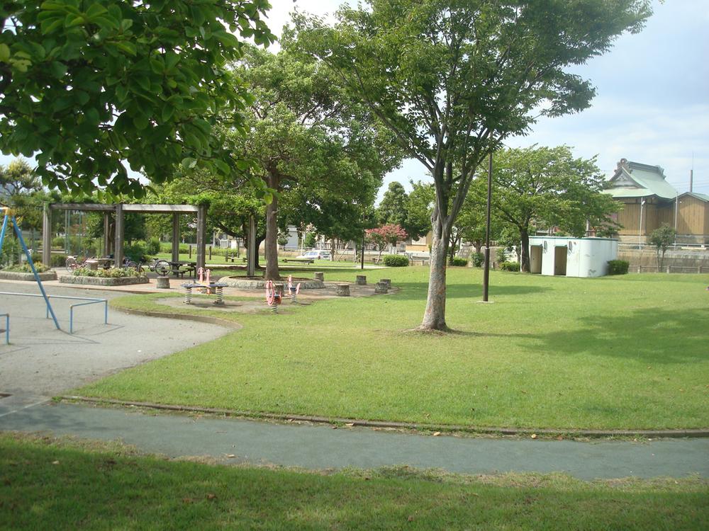 park. 1718m to Tenjin park