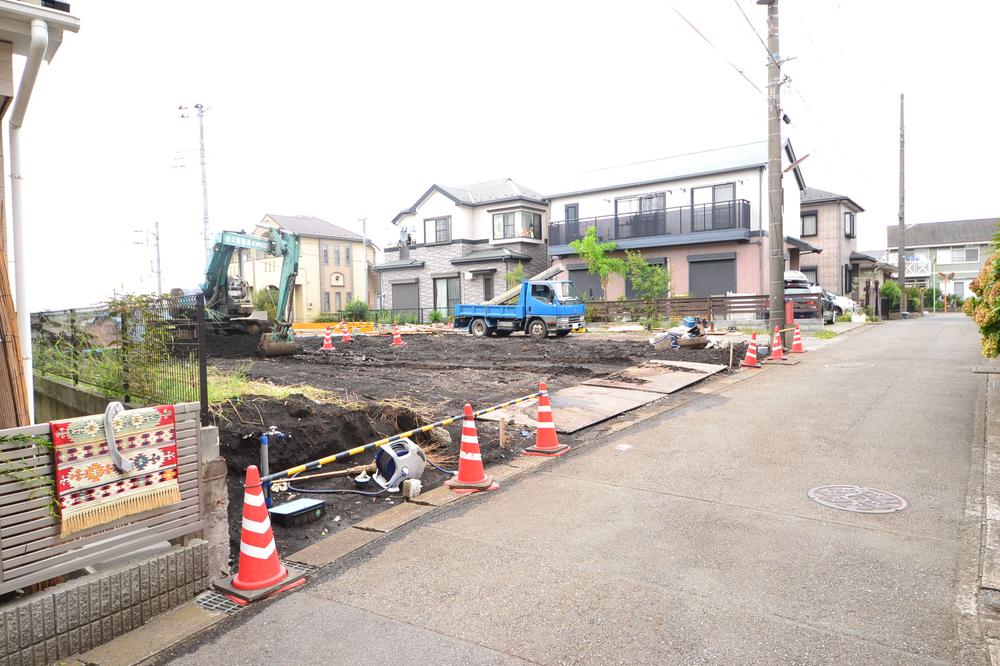 Local photos, including front road. Local (10 May 2013) Shooting