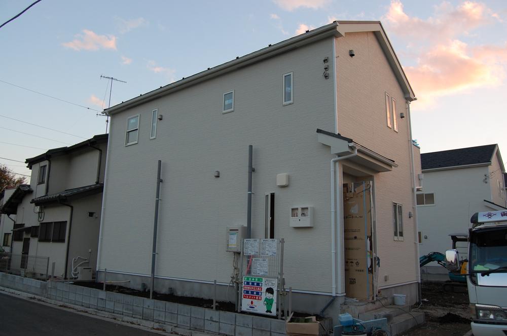 Local appearance photo. Local (11 May 2013) Shooting