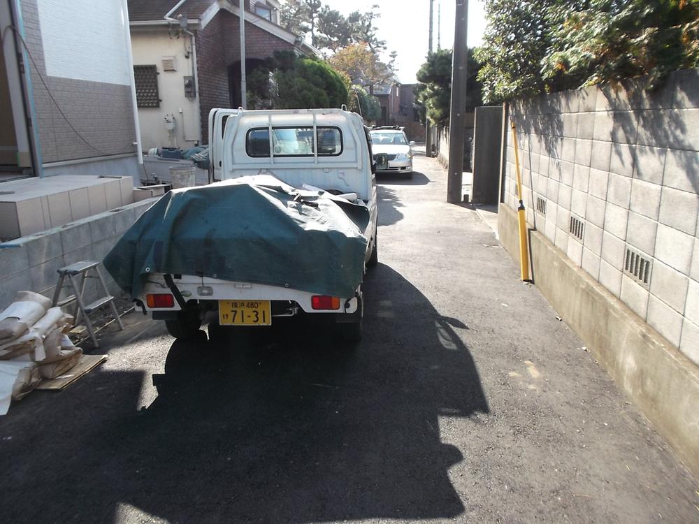 Local photos, including front road. Local (11 May 2013) Shooting