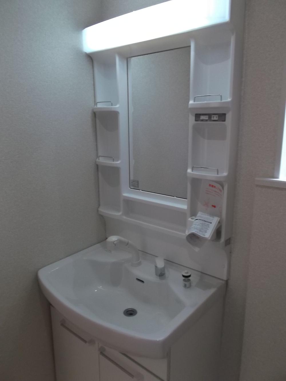 Wash basin, toilet. Indoor (11 May 2013) Shooting